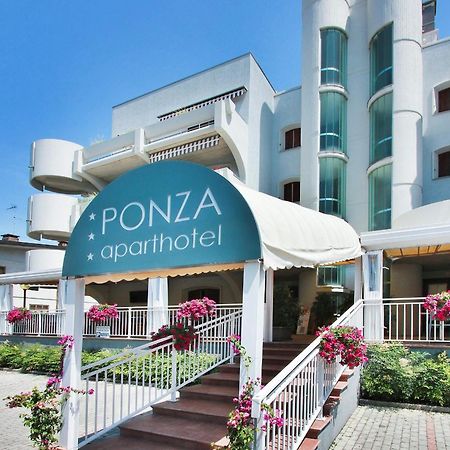 Aparthotel Ponza Lignano Sabbiadoro Zewnętrze zdjęcie