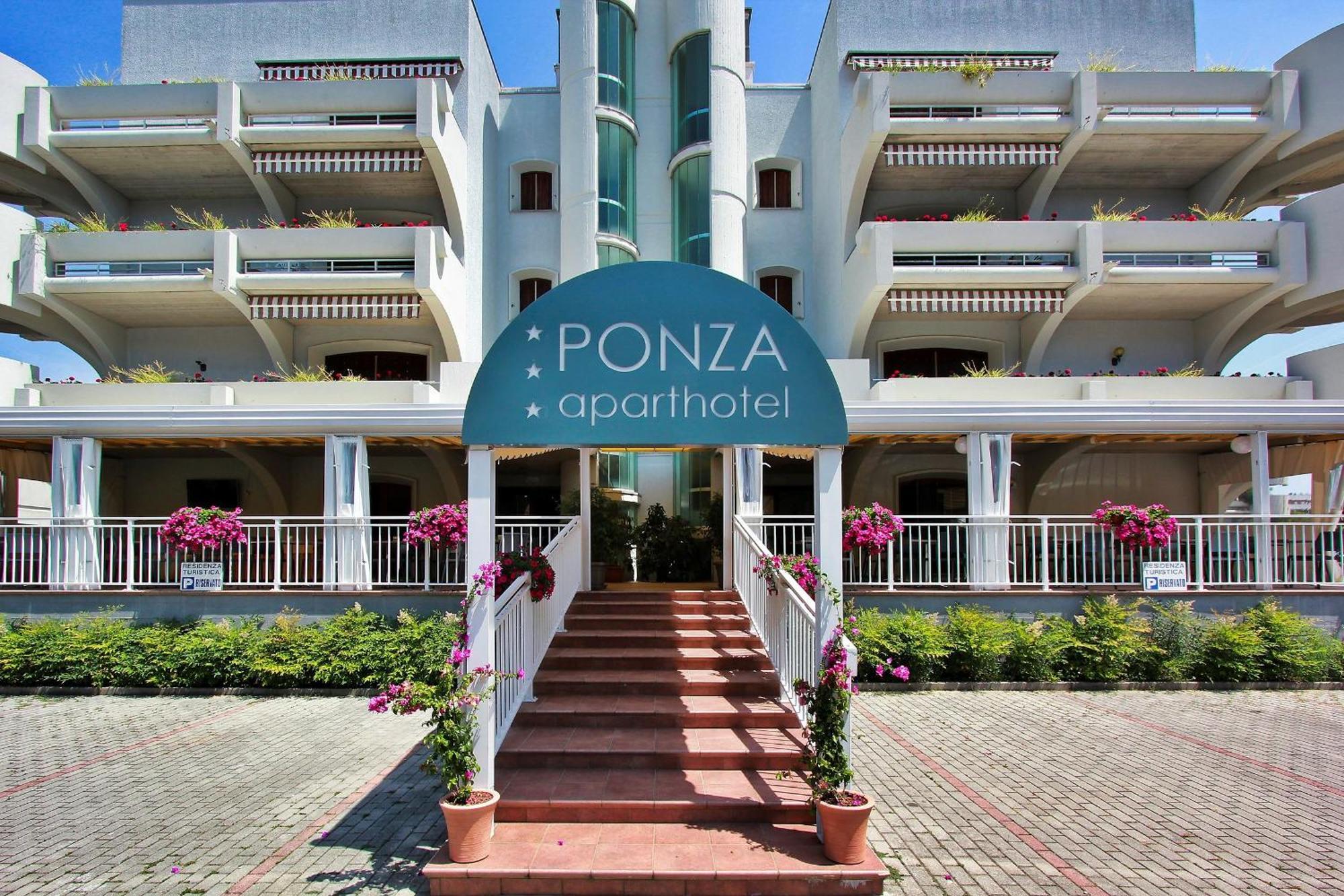 Aparthotel Ponza Lignano Sabbiadoro Zewnętrze zdjęcie