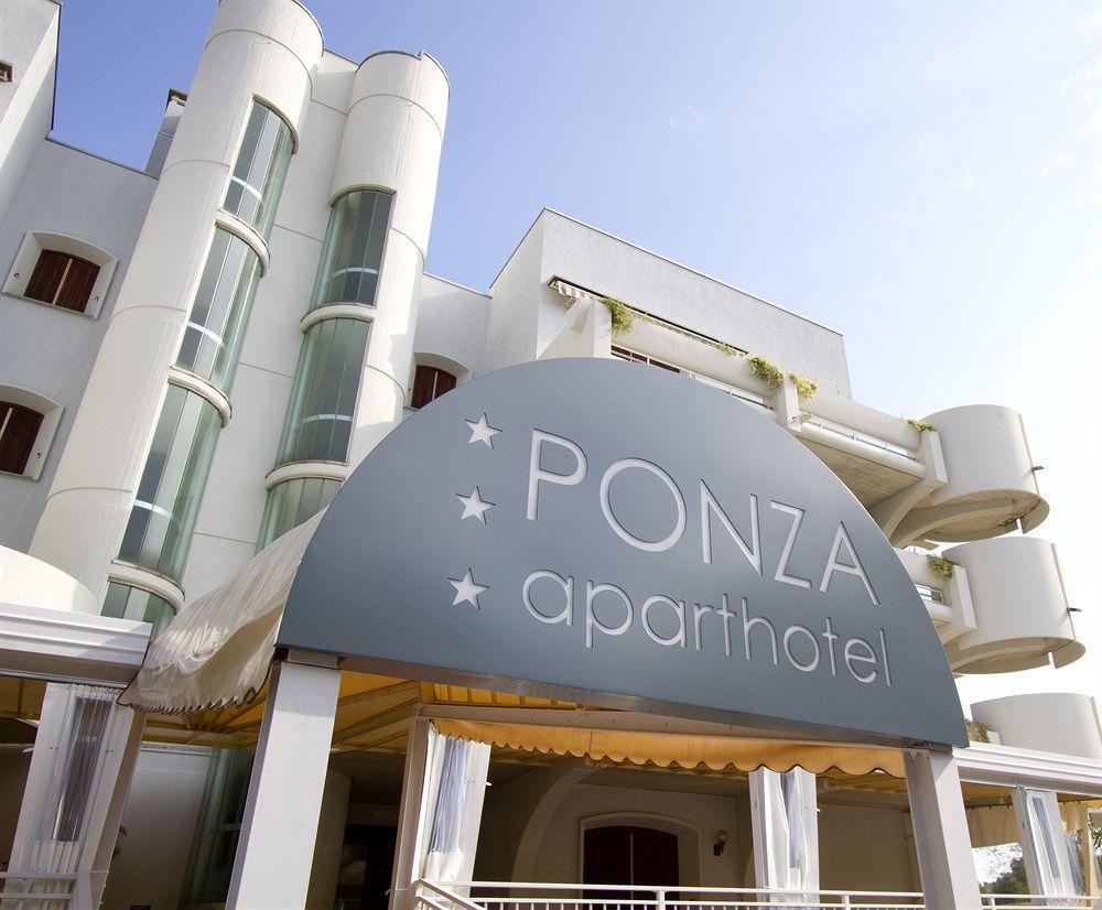 Aparthotel Ponza Lignano Sabbiadoro Zewnętrze zdjęcie