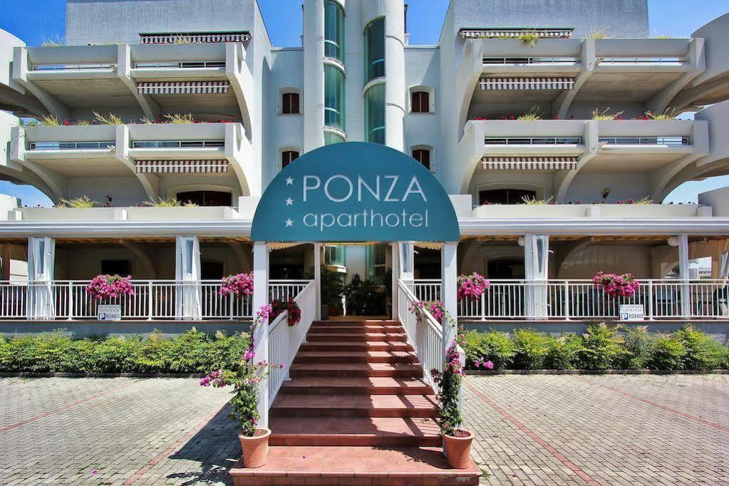 Aparthotel Ponza Lignano Sabbiadoro Zewnętrze zdjęcie